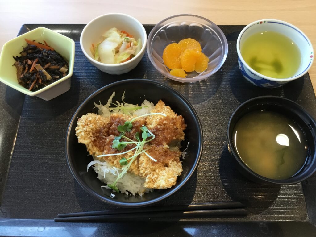 フィッシュかつ丼　ランチメニュー