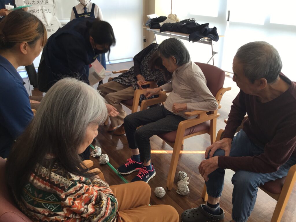 静岡北特別支援学校　南の丘分校　新聞けり出しゲーム